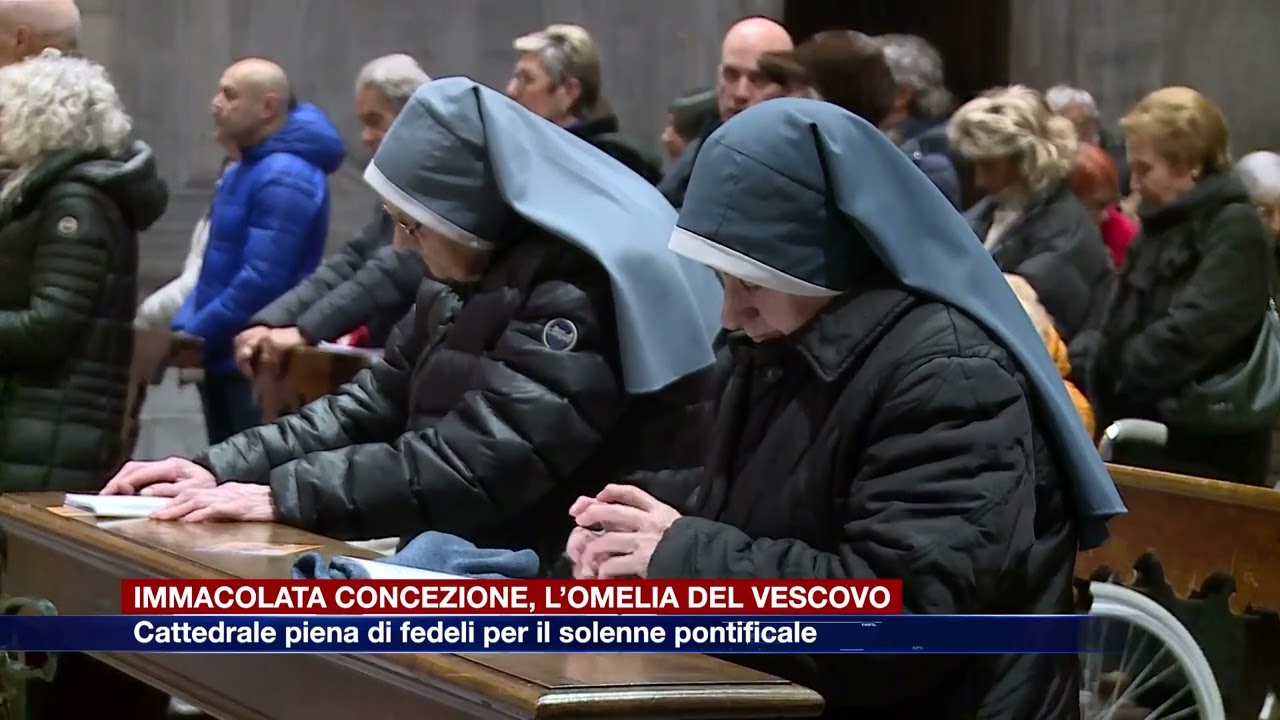 Etg - Cattedrale di Como piena di fedeli per celebrare l'Immacolata Concezione