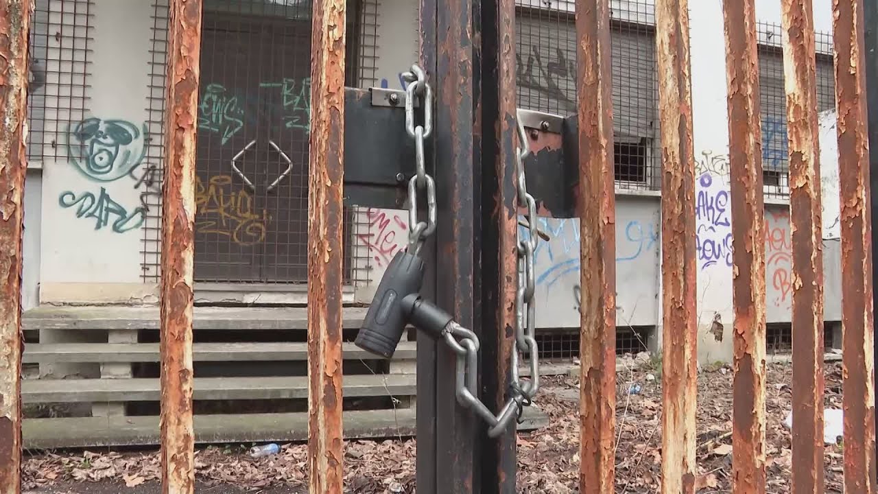 Via Pastrengo, sgombero ex stamperia: intervenuta polizia locale di Como, denunciati due immigrati