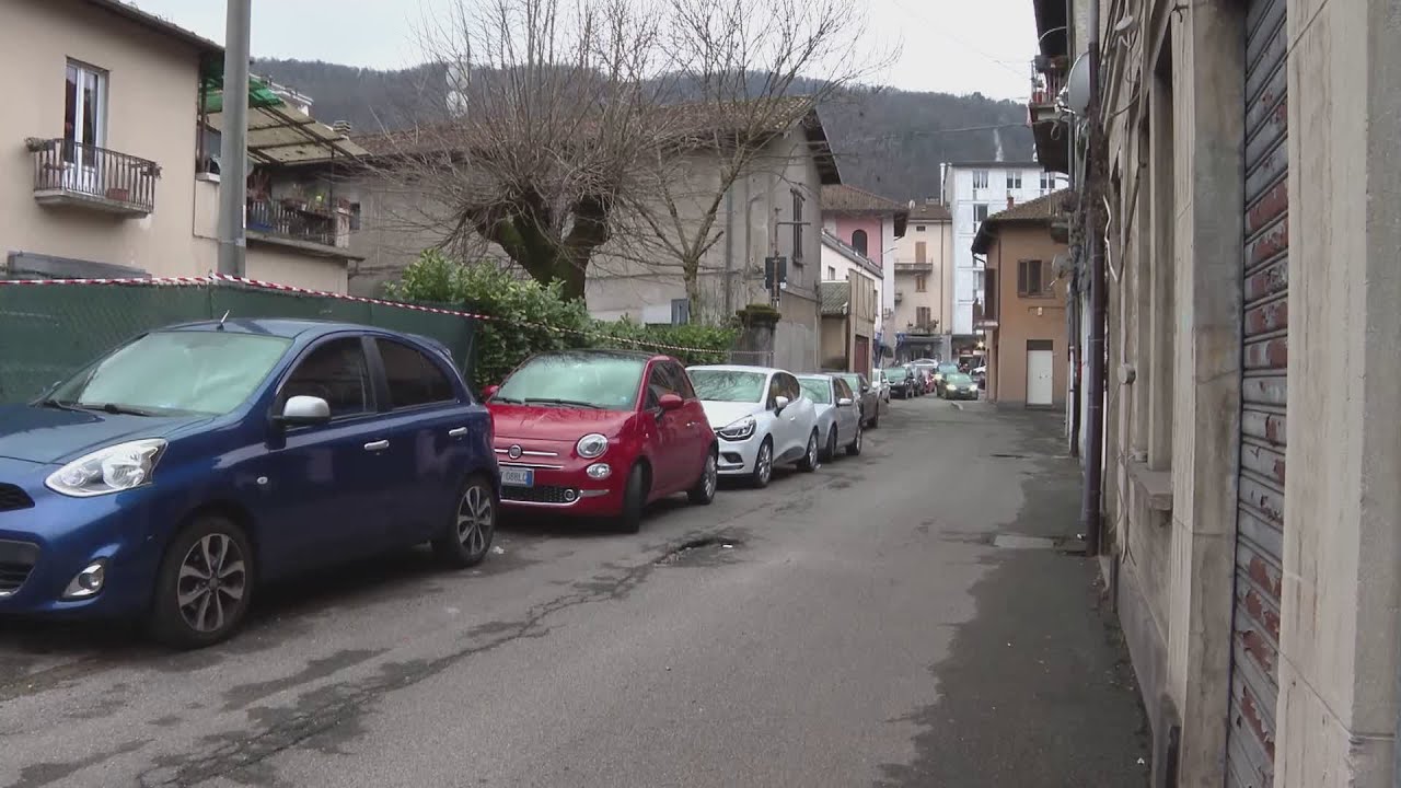Como, sosta a pagamento in via Pompeo Marchesi