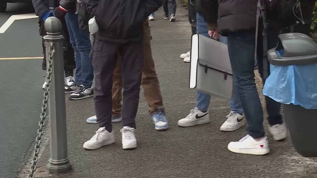 Droga fuori da scuola, denunciato baby spacciatore