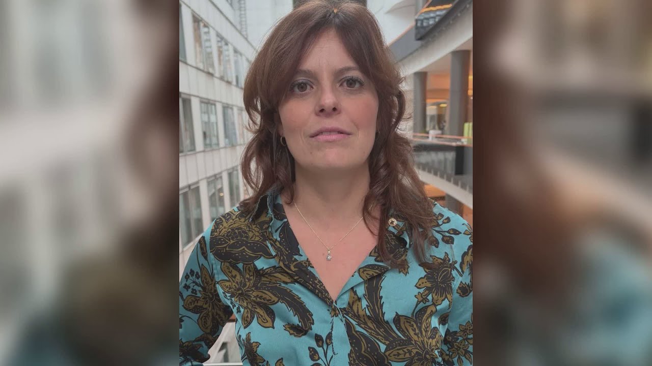 Como, Ilaria Salis da don Giusto. Lega: “Vergognoso, ospite non gradita”. Sinistra Italiana replica