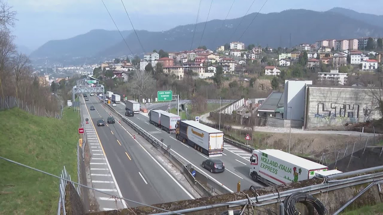 Un camion in avaria manda il tilt il traffico sulla A9