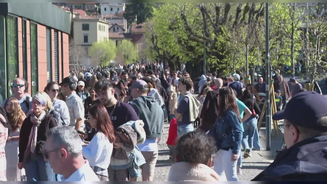 Boom di turisti sul Lago di Como, ma la guerra fa paura