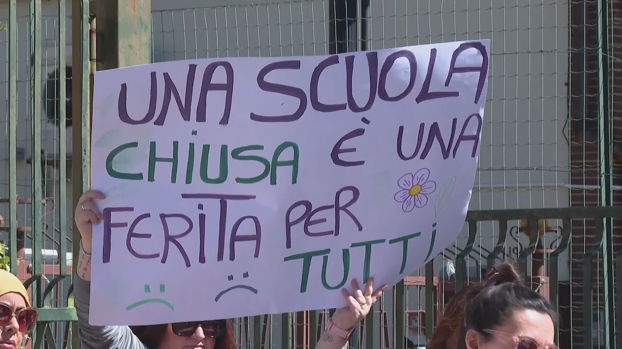 Fino, in piazza contro la chiusura della Rodari