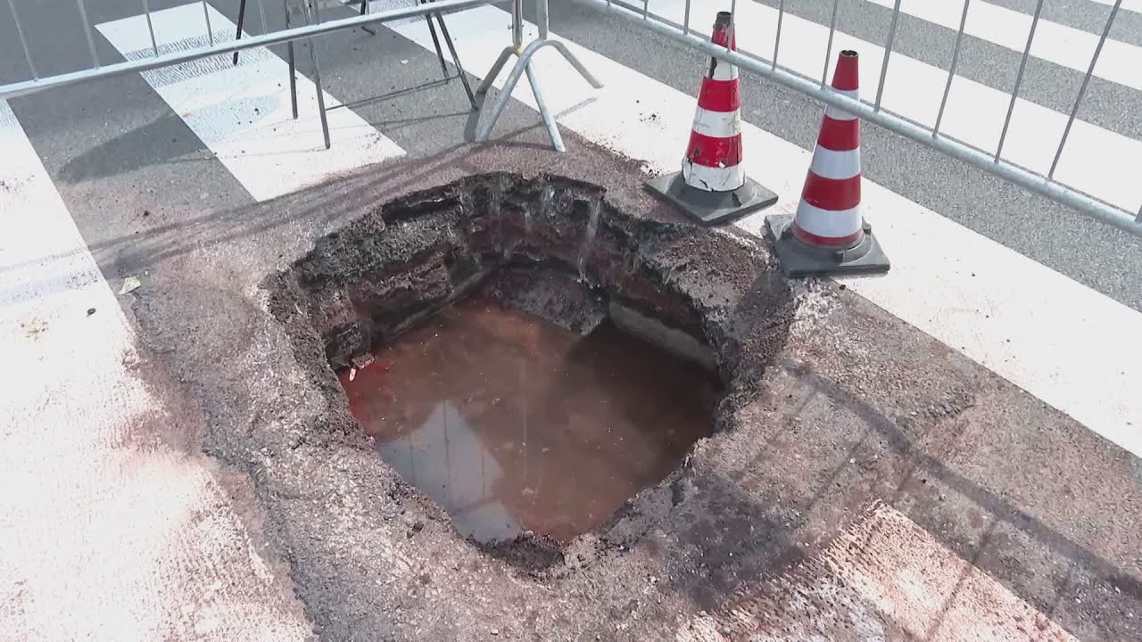 Buche e crepe sul Lungo Lario Trieste