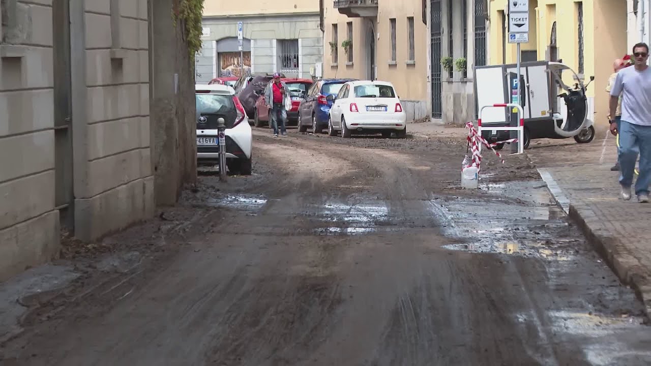 Como, via Brambilla invasa dal fango