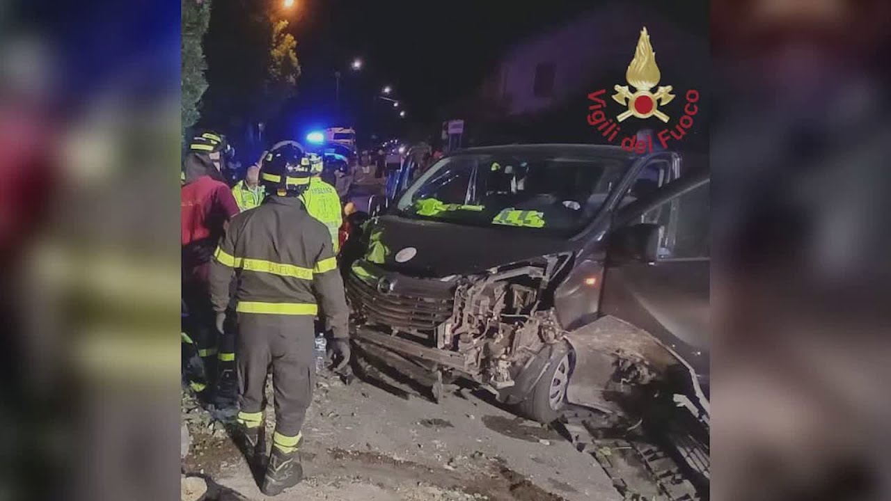 Pulmino fuori strada a Gera Lario, nove feriti